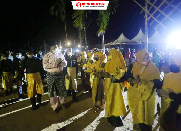 Masyarakat menyambut kehadiran Rombongan Bupati pada Ladan Euphoria